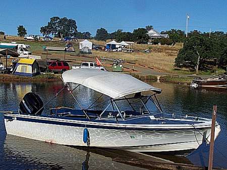 Glasspar Flying V-17 at rest, she's old, but the Goblins still seaworthy.